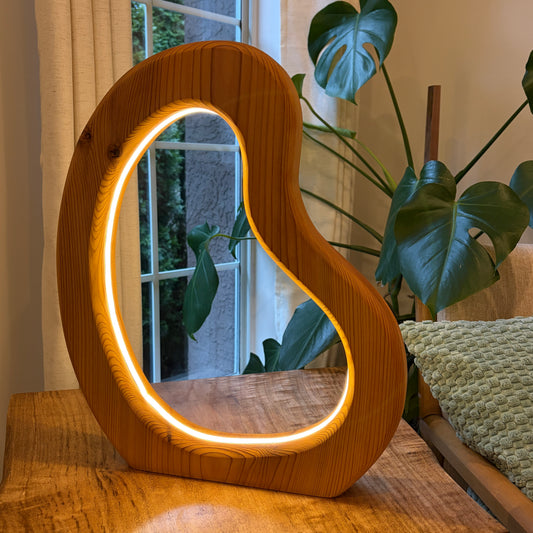 West Coast Western Red Cedar LED Lamp – Natural Wood Lighting