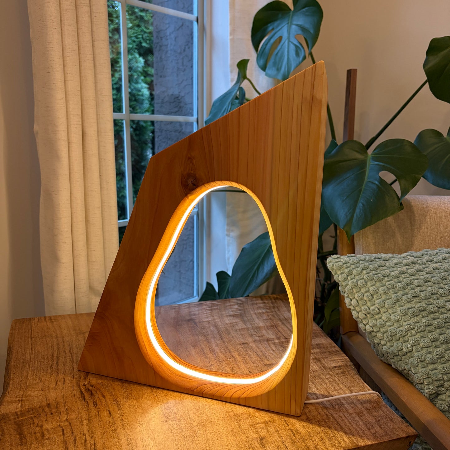 Dimmable Western Red Cedar LED Lamp – Handcrafted Wooden Light