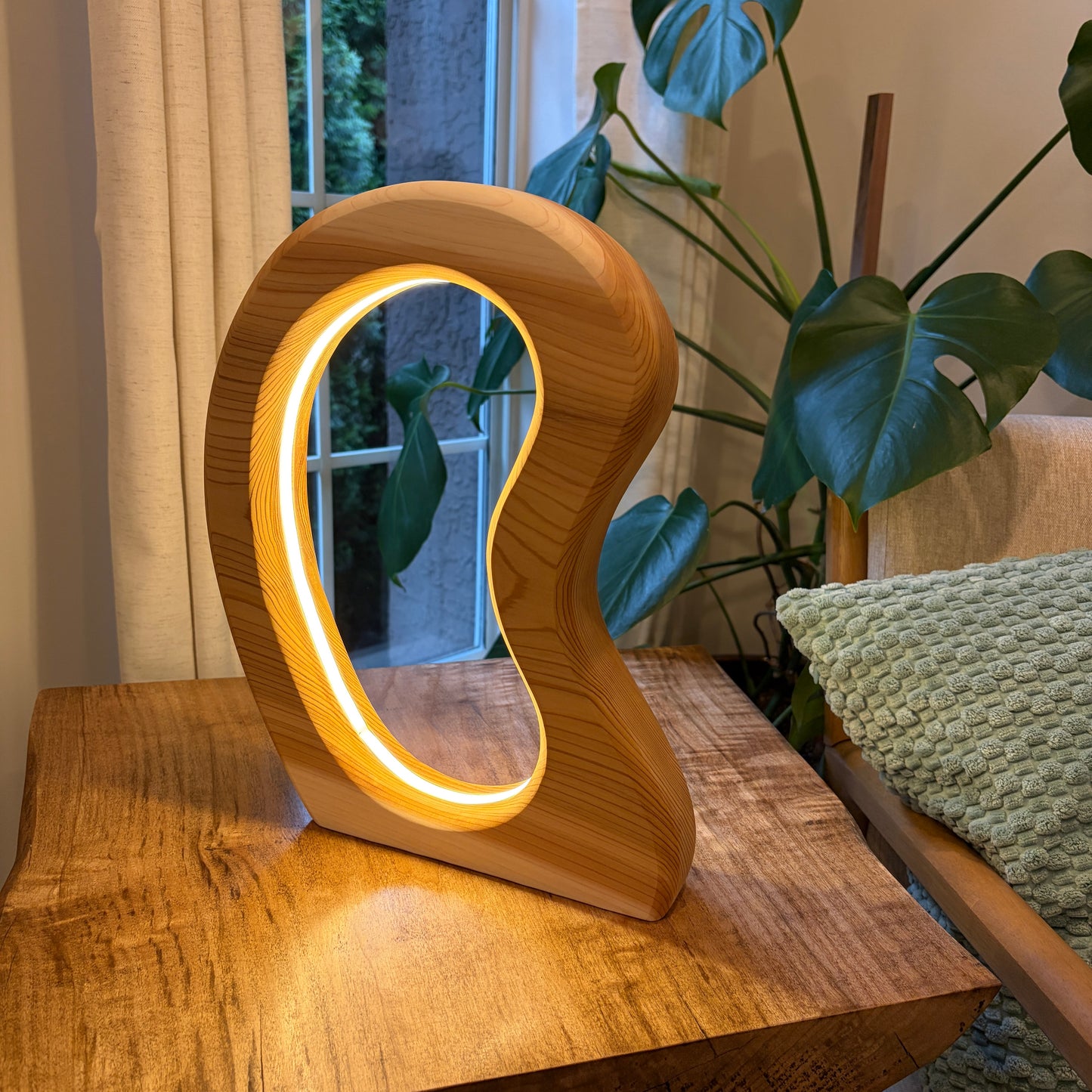 Rustic Western Red Cedar Table Lamp – Dimmable LED Light