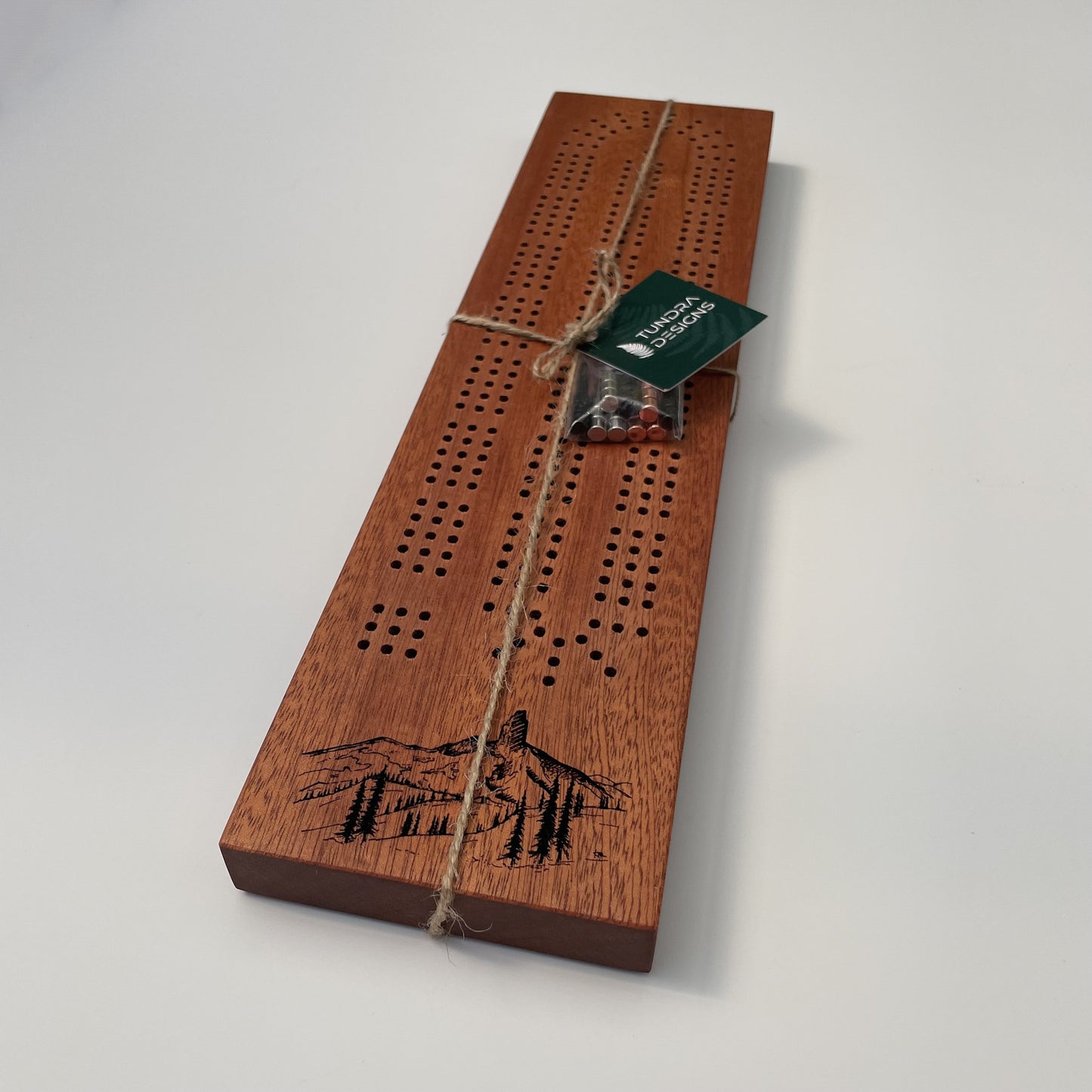 Sipo Mahogany Cribbage Board (Black Tusk Engraving)